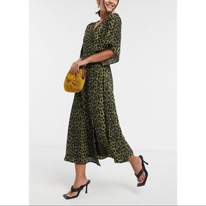 Liquorish Kimono Sleeve Dress